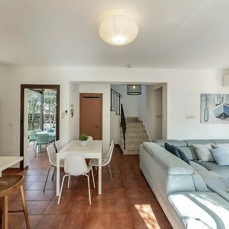 Semesterbostad Ionion 27