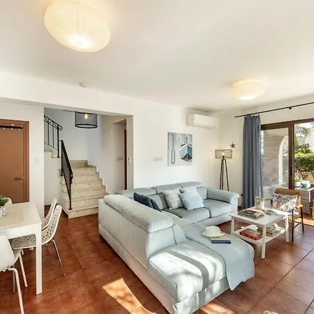 Ionion 27 度假居 *