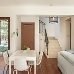 Ionion 27 Nyaraló